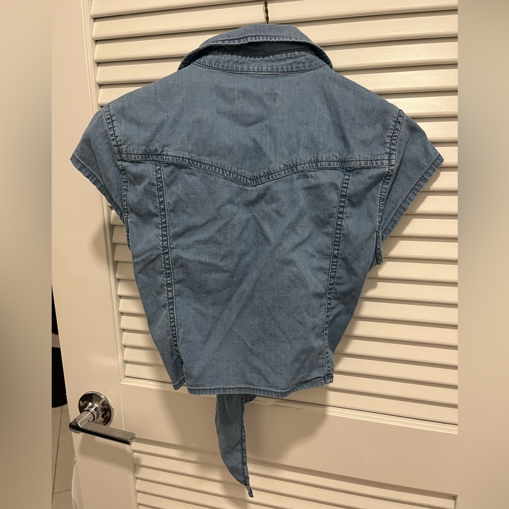 Guess Western Denim Pearl Snap Button Down Front Tie Crop Shirt - Picture 2 of 4